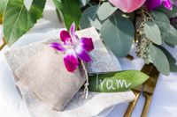 Farbenfroh und &uuml;ppig war die Blumendekoration zum exotischen Wedding Style